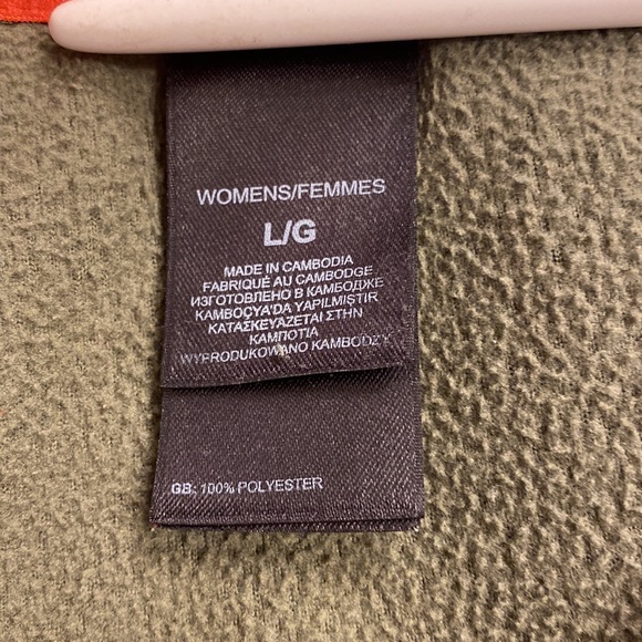 The North Face women’s 1/4 zip pullover. Size L army green. - Picture 4 of 5